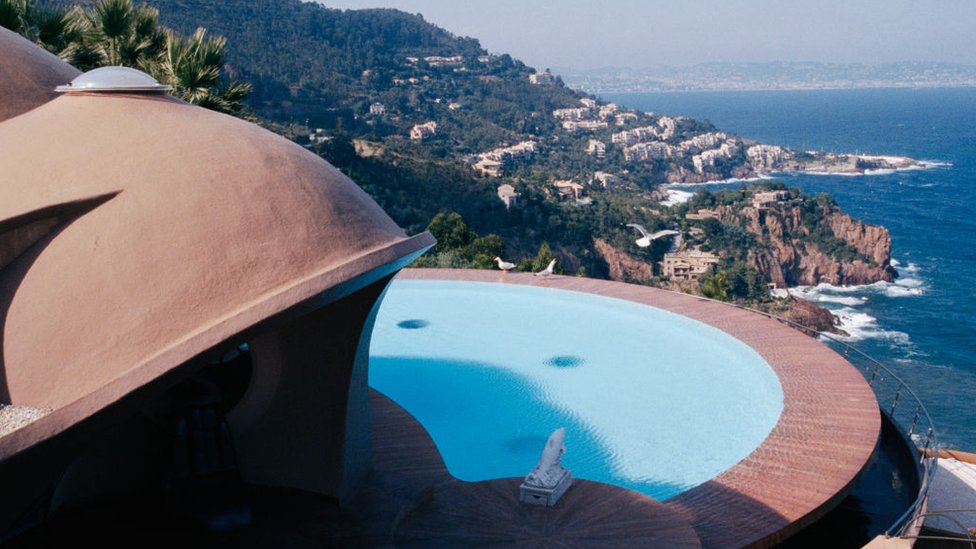 Muchos en Francia ocultan sus piscinas para pagar menos impuestos.
GETTY IMAGES
