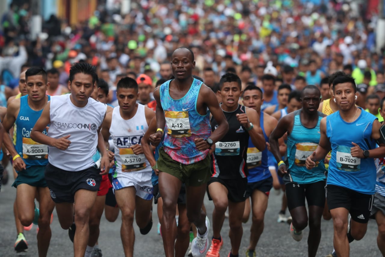 Miles de corredores participan en una edición del Medio Maratón de Cobán. (Foto: Hemeroteca PL)