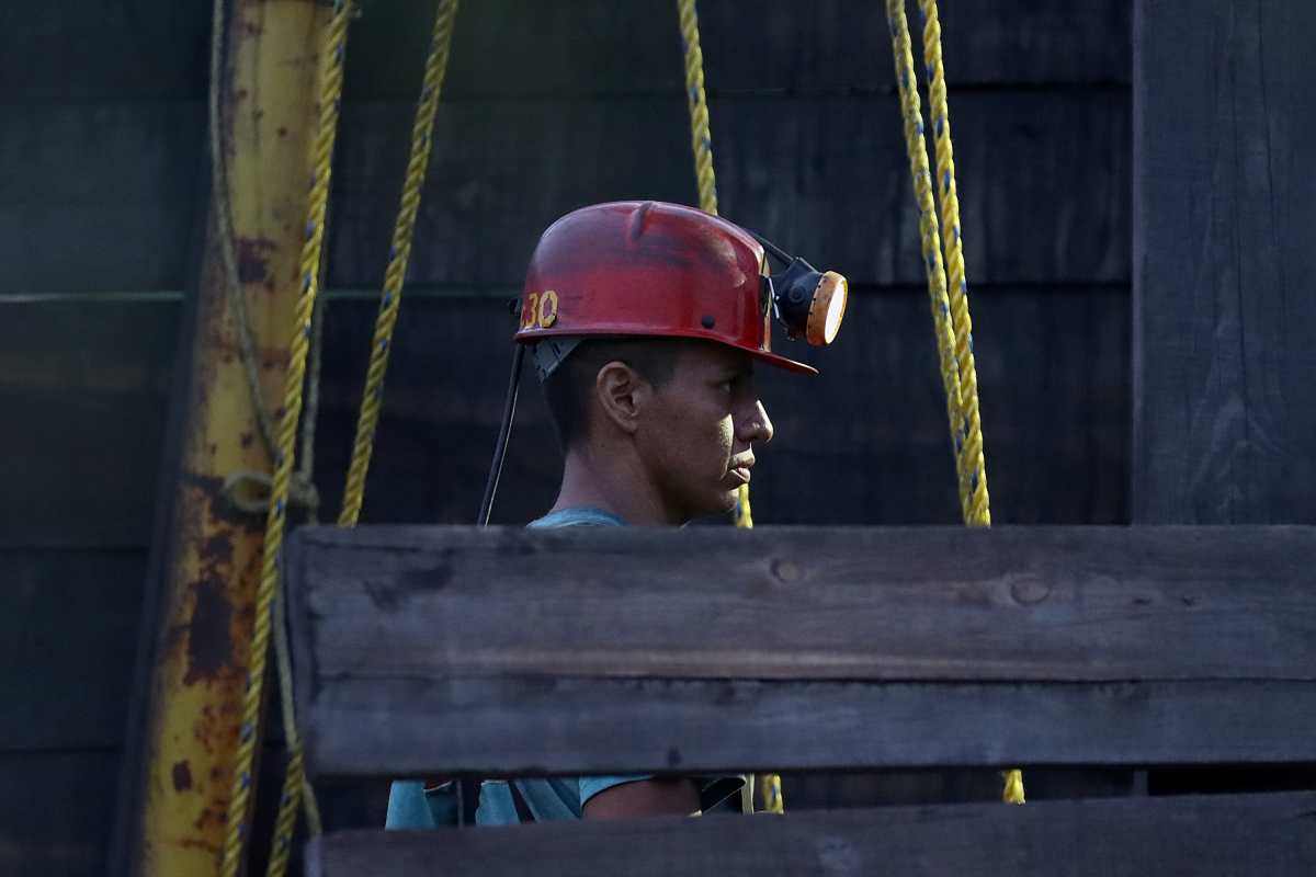 33 horas dentro de la mina y cientos de personas trabajando en su rescate: la situación de los 10 mineros atrapados en México
