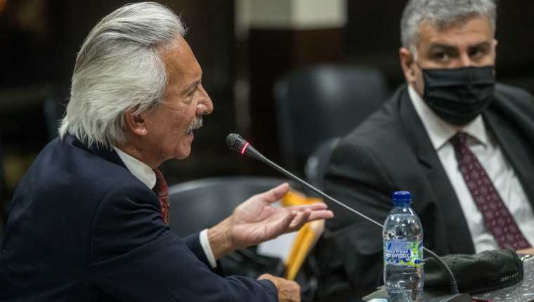 Jose RubÃ©n Zamora, presidente de elPeriÃ³dico, durante un audiencia en Tribunales. (Foto Prensa Libre: EFE)