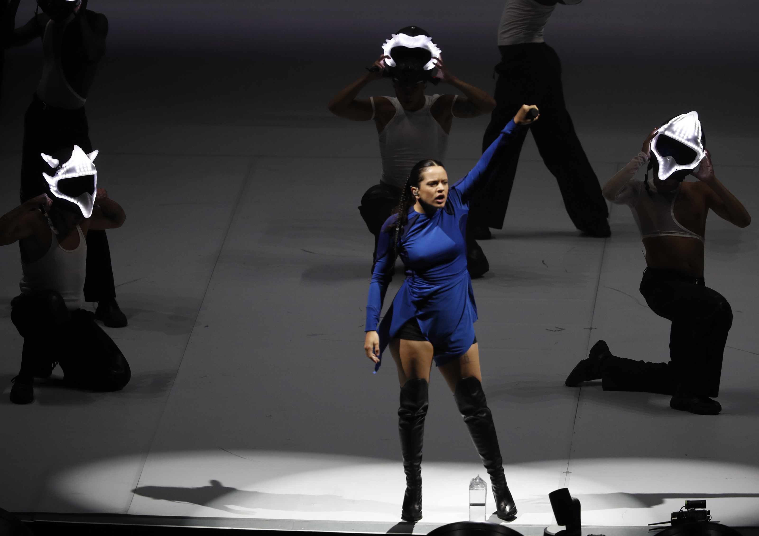 Rosalía se presentó en Colombia como parte de su gira "Motomami World Tour". Foto Prensa Libre: EFE.