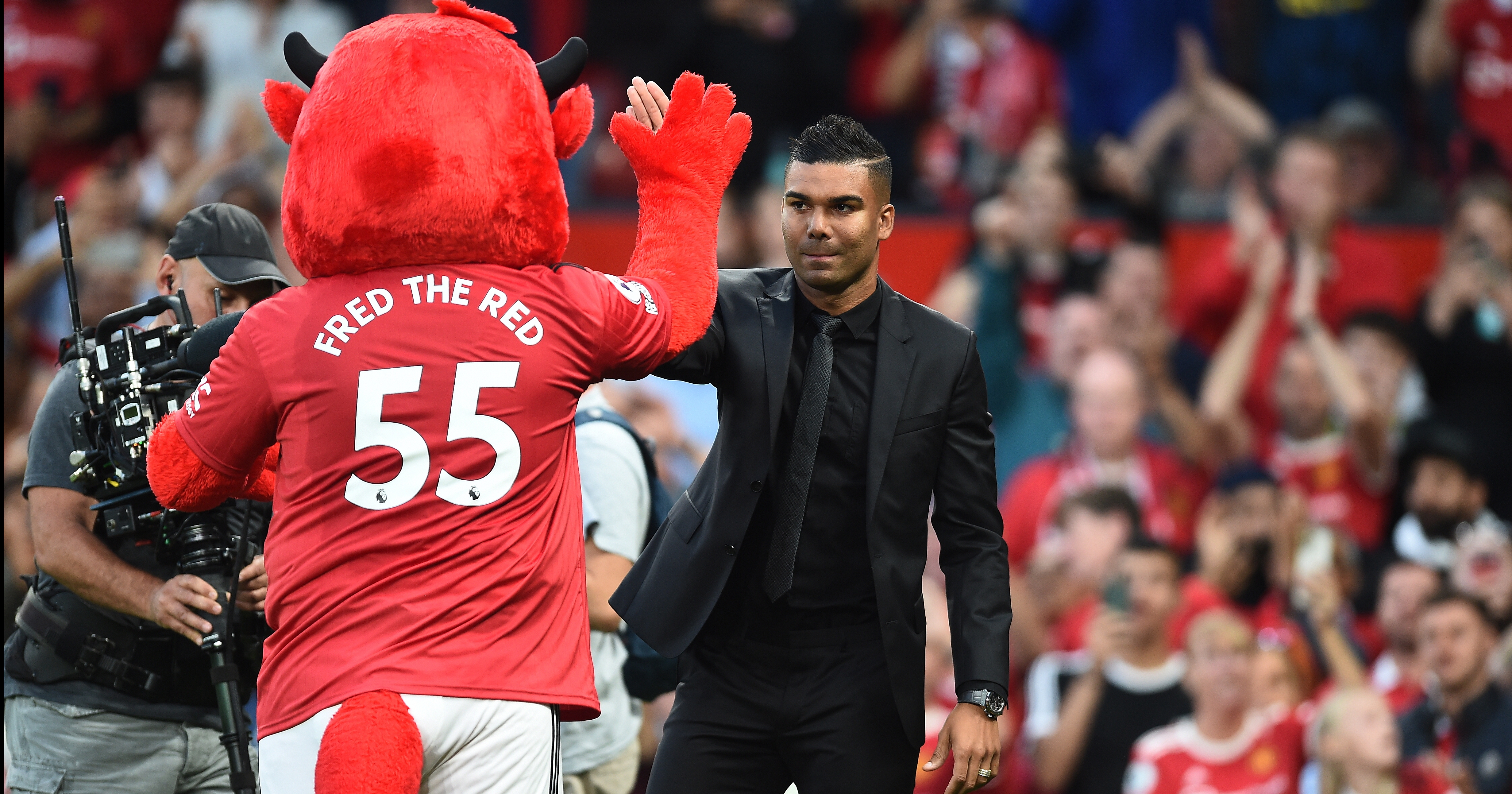 Casemiro luce feliz en Old Trafford, su nueva casa. (Foto Prensa Libre: EFE)
