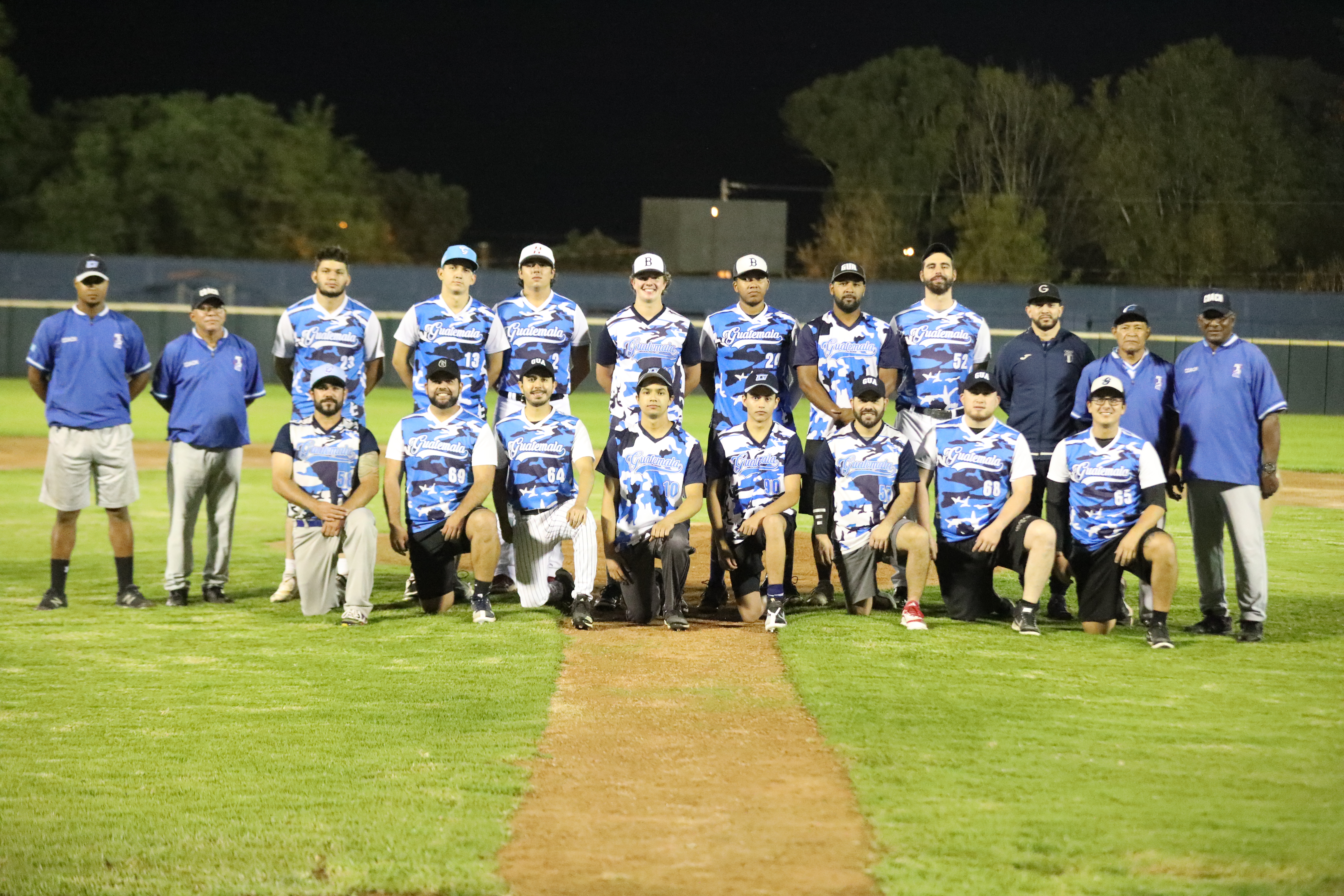 La selección guatemalteca tiene una mezcla de peloteros de experiencia y juventud. (Foto Prensa Libre: Fedebeis)