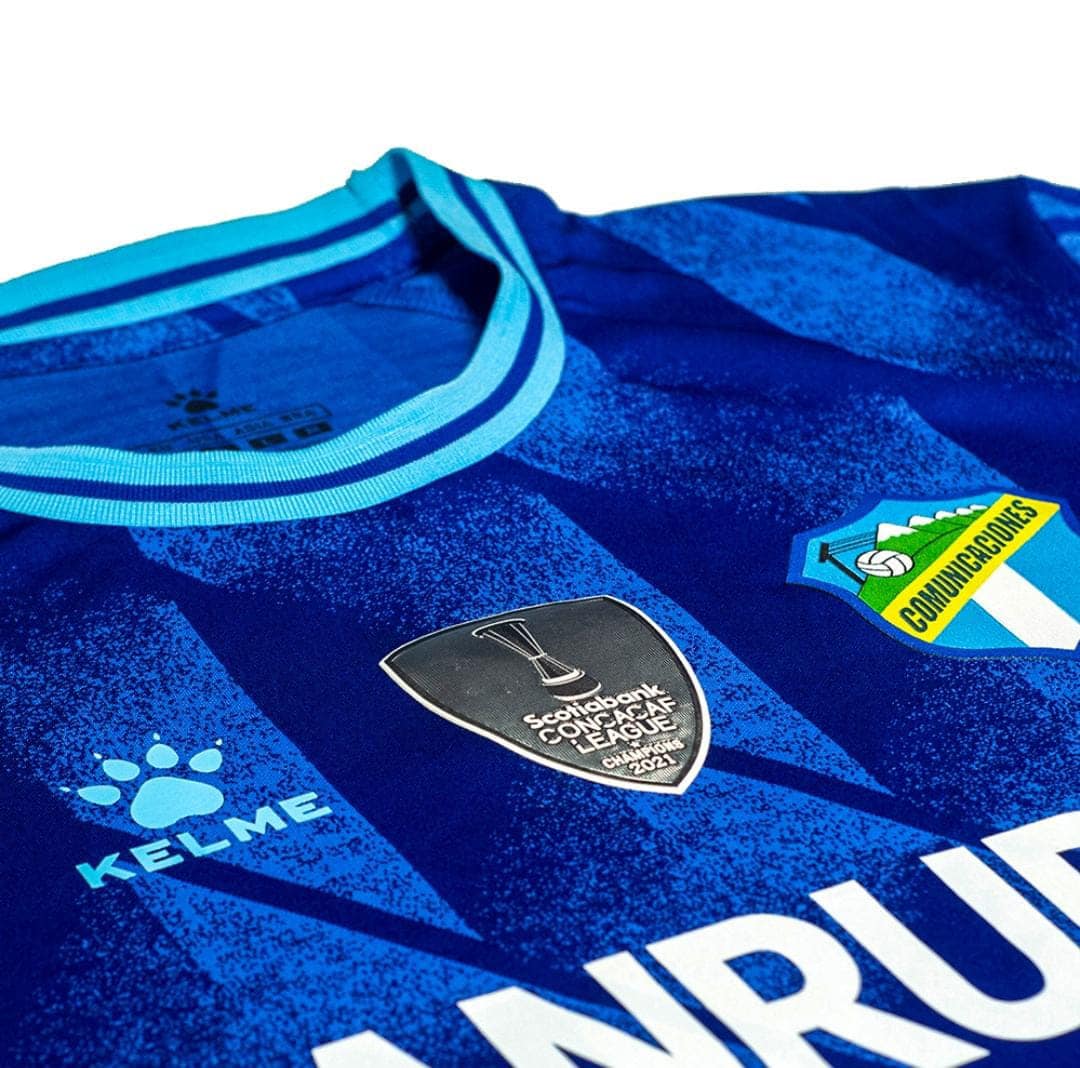 Los cremas lucirán en una de sus camisolas el logo como campeón de la Liga Concacaf. (Foto Prensa Libre: Comunicaicones)