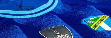 Los cremas lucirán en una de sus camisolas el logo como campeón de la Liga Concacaf. (Foto Prensa Libre: Comunicaicones)