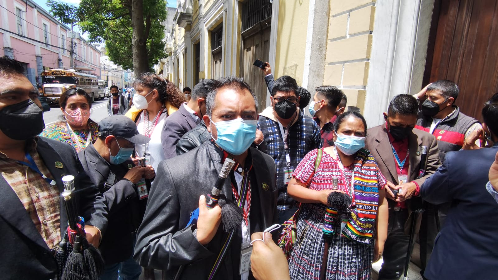 Representantes de los 48 Cantones de Totonicapán llegan al Congreso de la República. (Foto Prensa Libre: María Renée Barrientos)