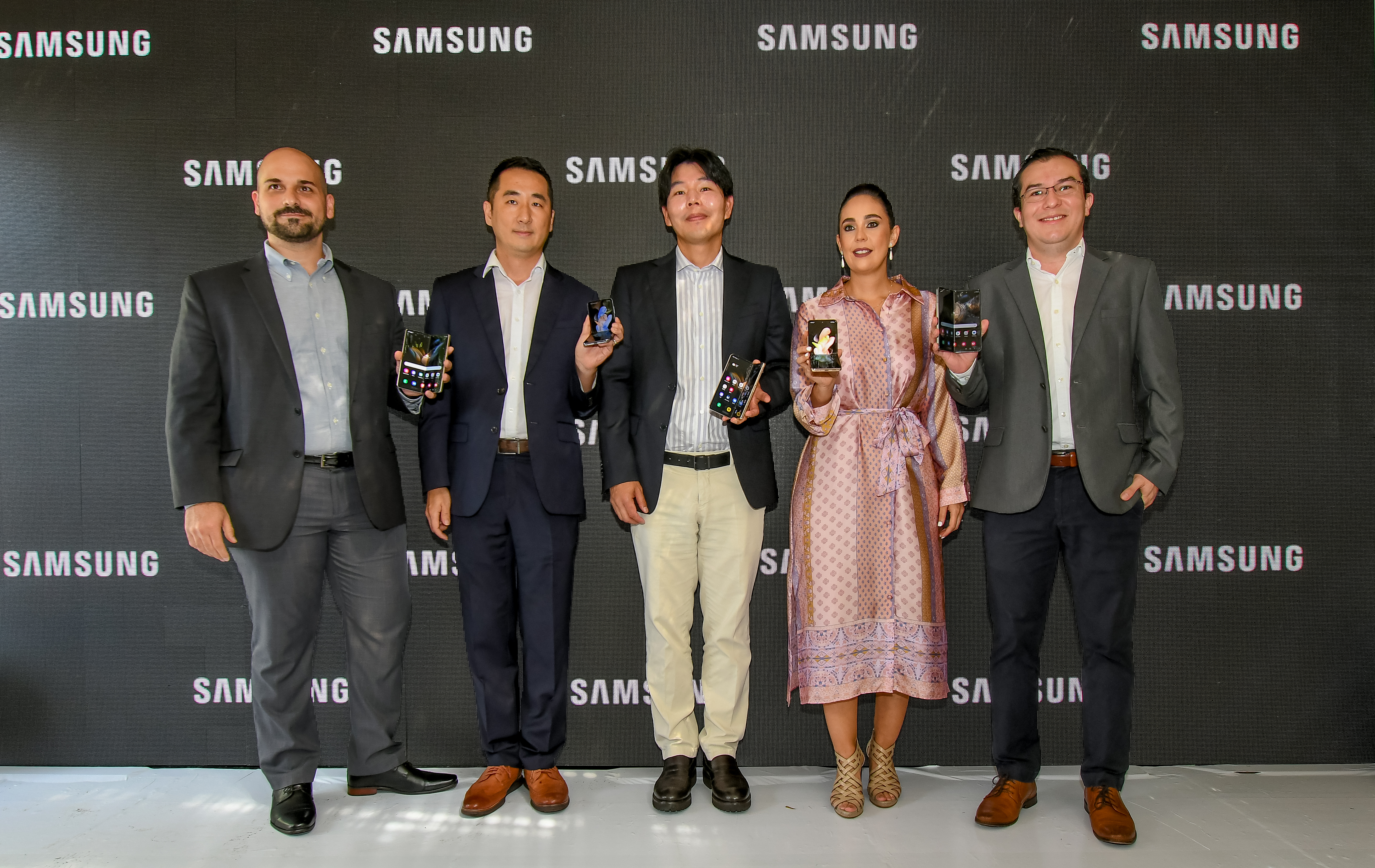 Representantes de Samsung presentaron la nueva gama de la serie Galaxy Z. Foto Prensa Libre: Sergio Muñoz