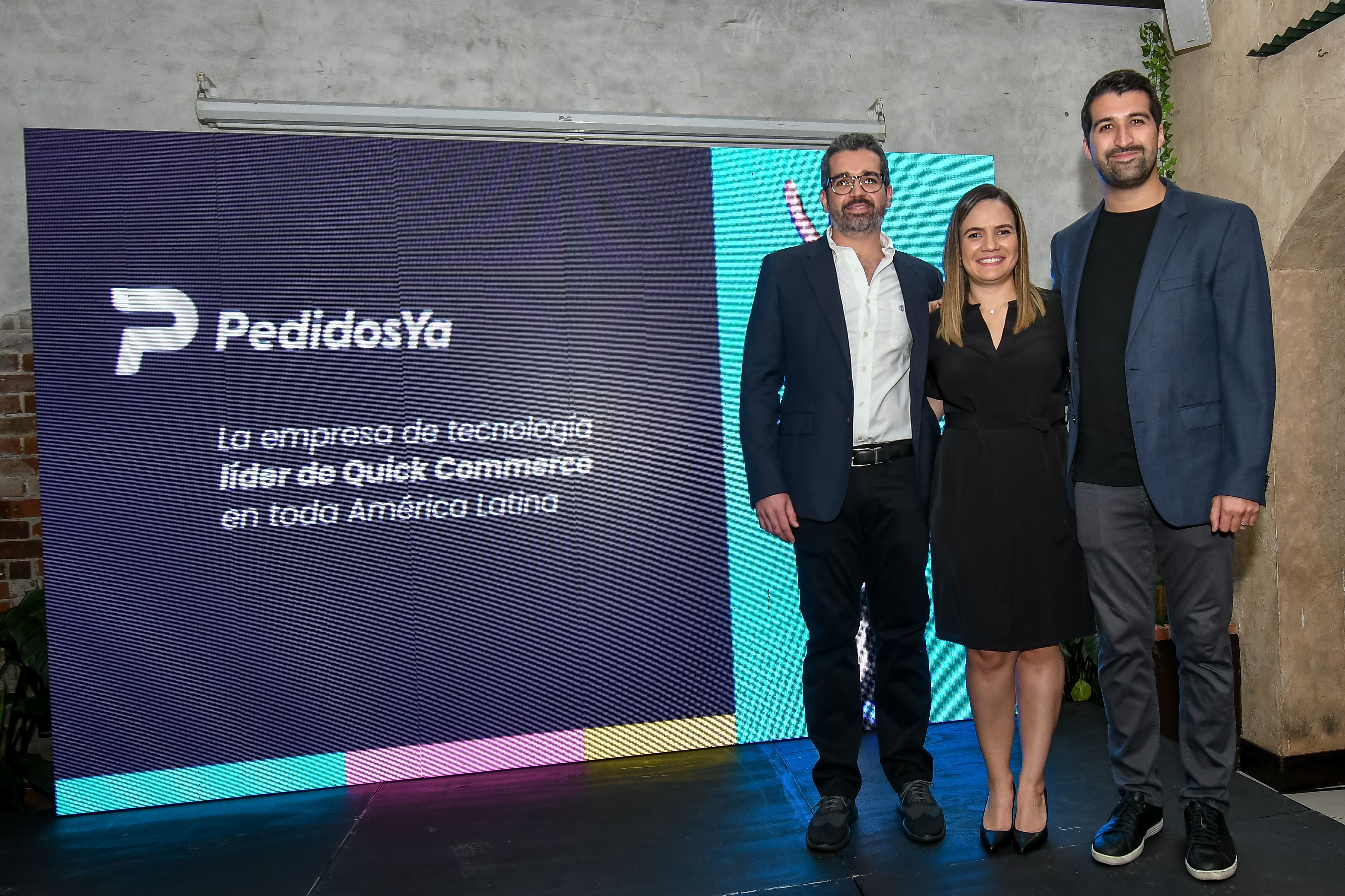 Ricardo Santizo, gerente general; Denisse Estada, gerente de mercadeo regional de PedidosYa; y Rafael Trigueros, gerente de PedidosYa Market. Foto Prensa Libre: Sergio Muñoz