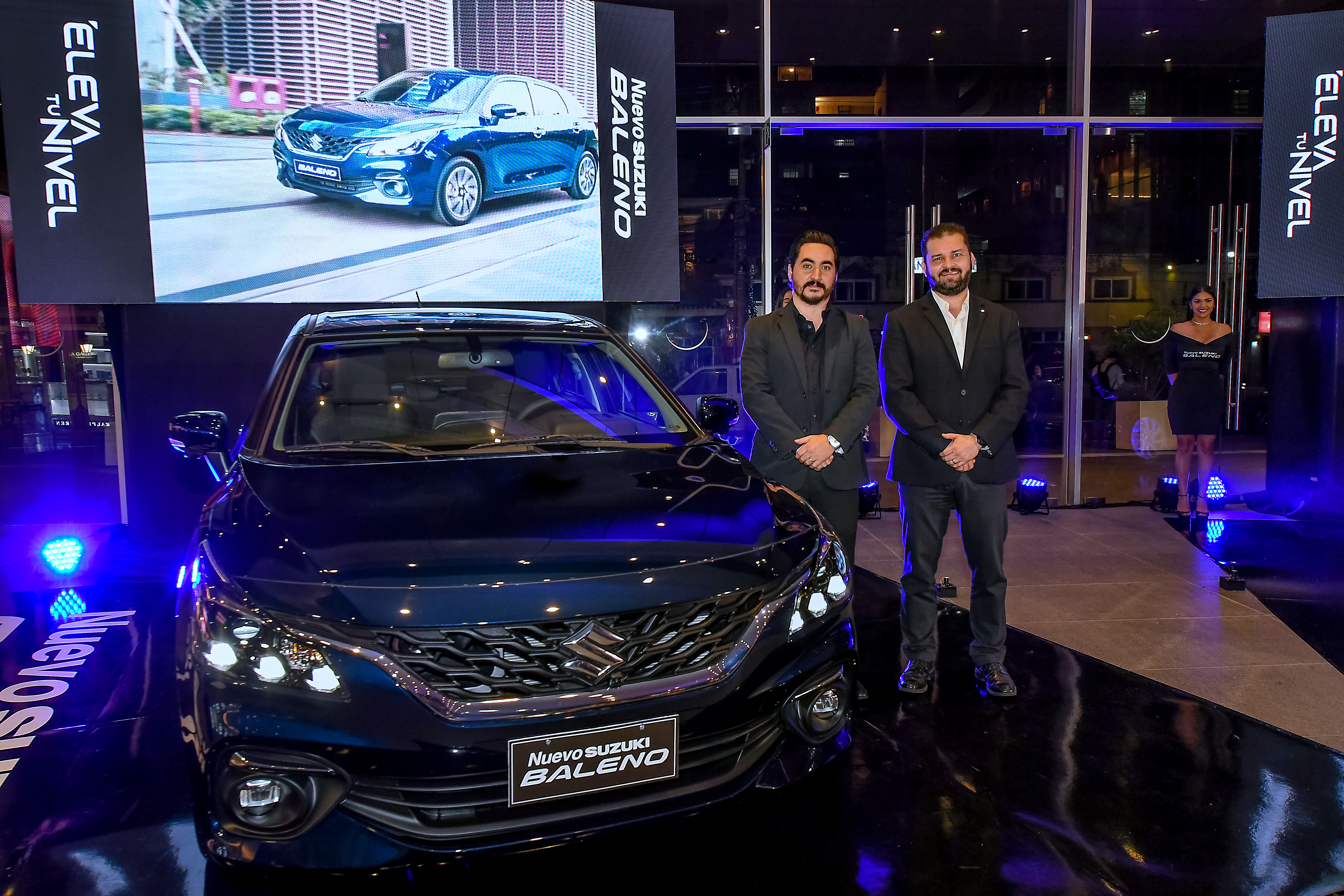 Paolo Melini, gerente de mercadeo de Grupo Sikamotors división automotriz; y Edgar Maselli, gerente de marca Autos Suzuki Guatemala. Foto Prensa Libre: Sergio Muñoz