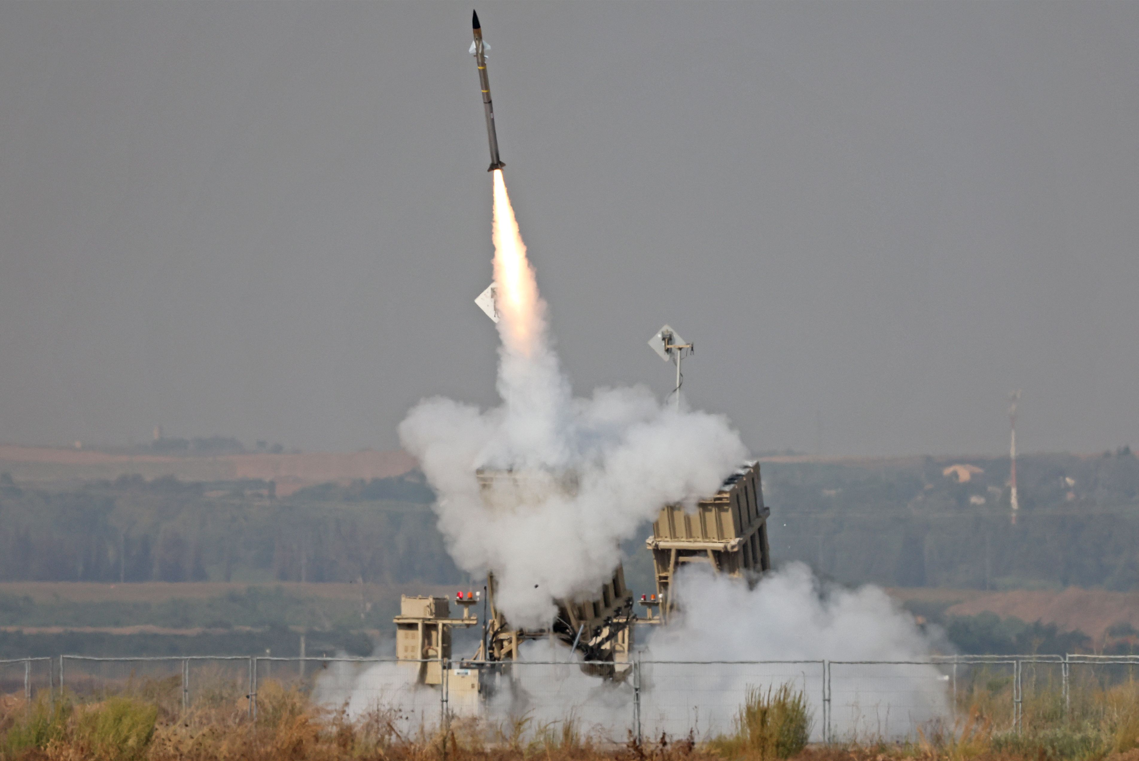 Un misil del sistema de defensa aérea Cúpula de Hierro de Israel, diseñado para interceptar y destruir cohetes de corto alcance y proyectiles de artillería. Fotografía: AFP.