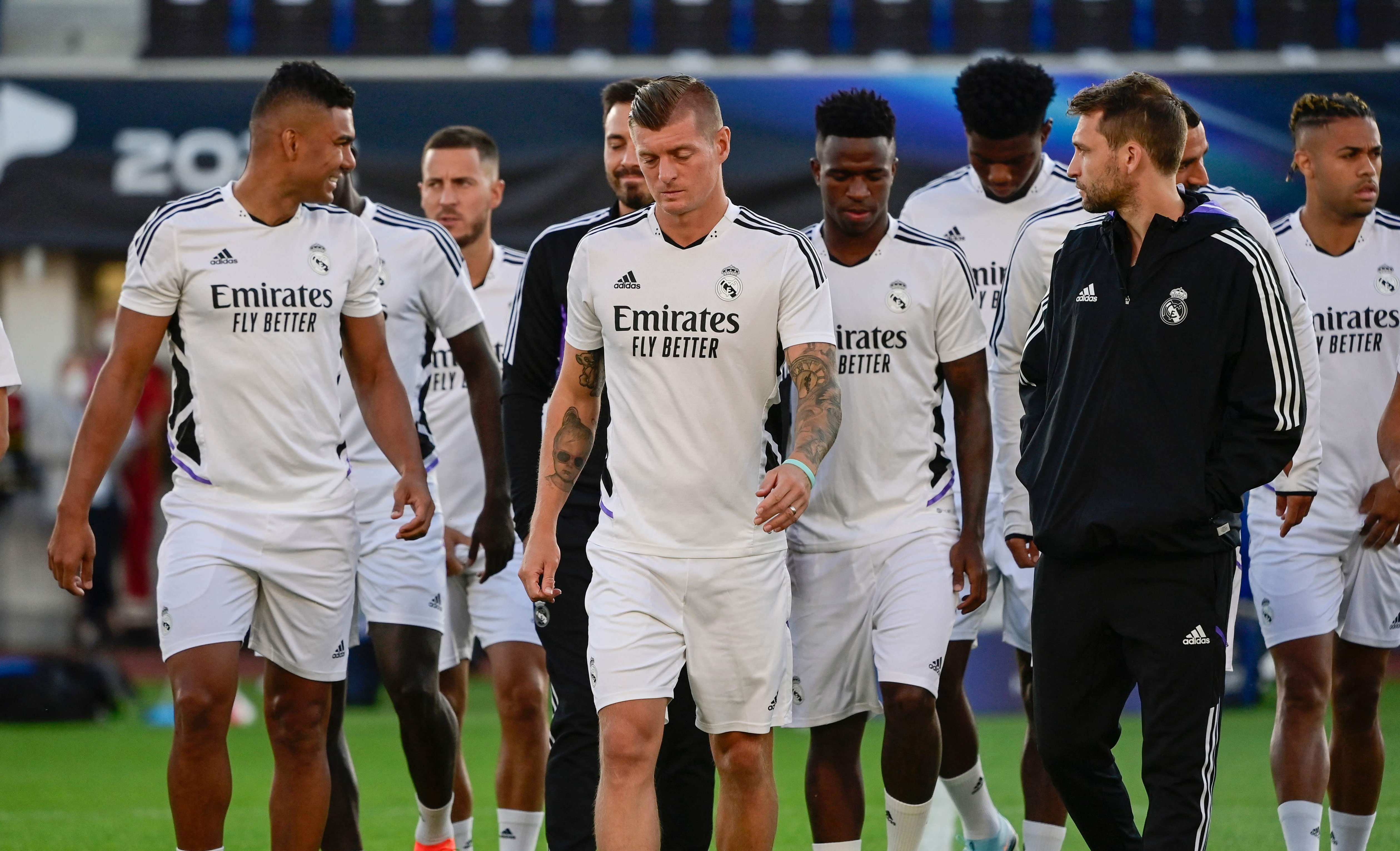 Toni Kroos durante uno de sus últimos entrenamientos junto a Casemiro en el Real Madrid. (Foto Prensa Libre: AFP)