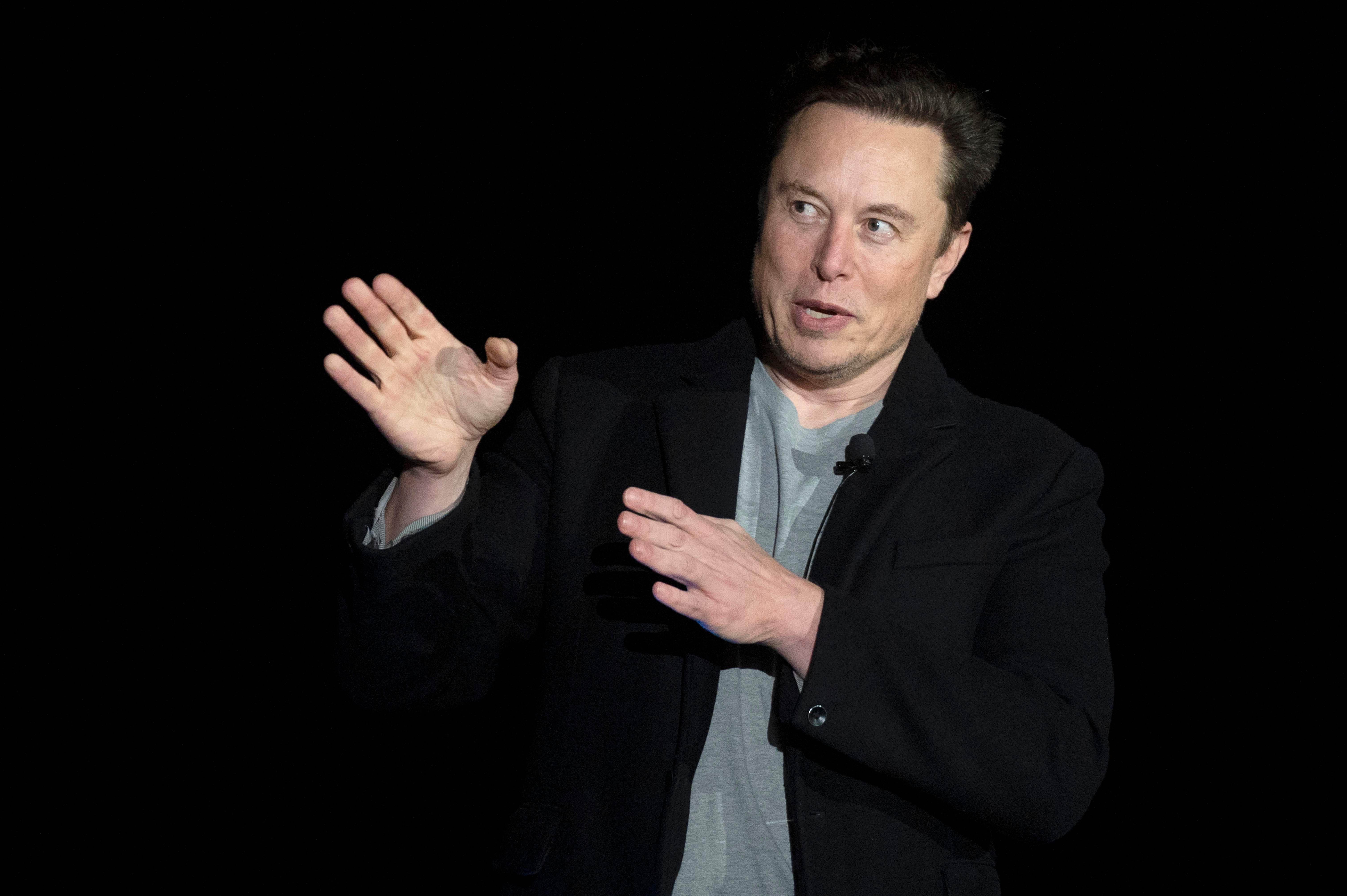 Elon Musk aseguró que lo de comprar al Manchester United, club inglés, era una broma. (Foto Prensa Libre AFP)