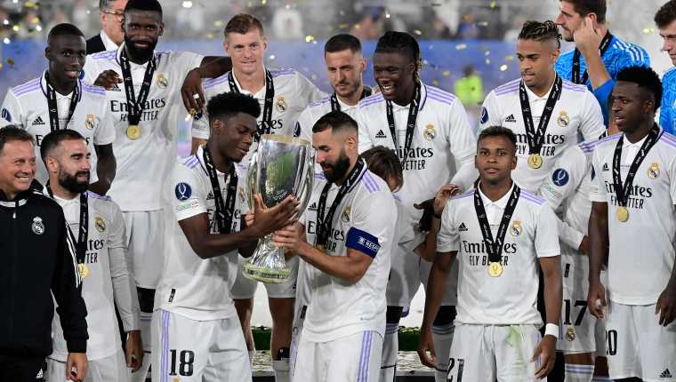 Los jugadores del Real Madrid celebran el título. (Foto Prensa Libre: AFP)