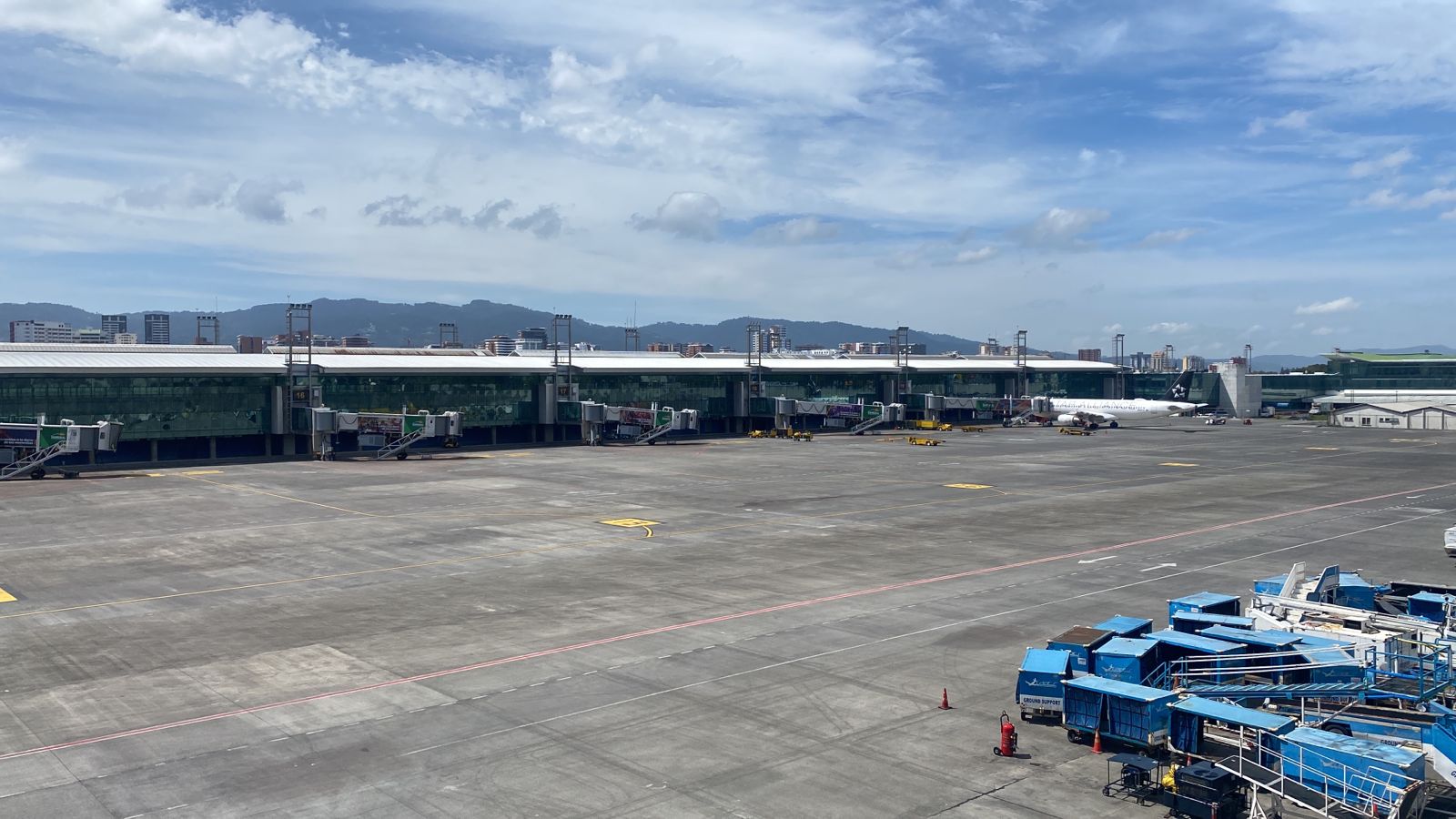 Modernización del Aeropuerto La Aurora