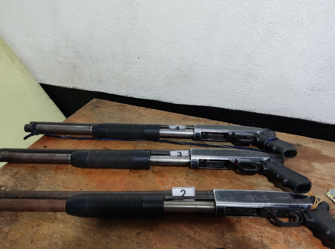 Armas decomisadas a director de la PM de San Juan Cotzal. 
