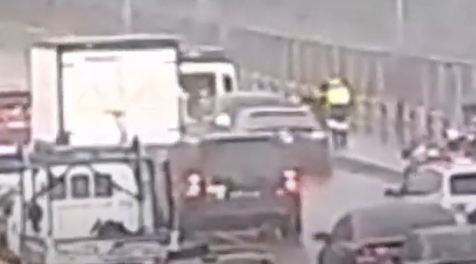 Extracto de un video en donde se informa de una adolescente que quiso quitarse la vida en el puente El Naranjo