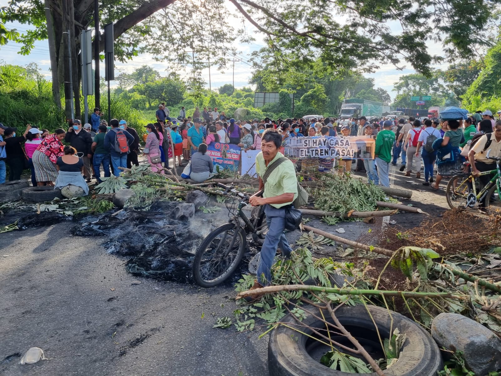 Bloqueo en puente Castillo Armas
