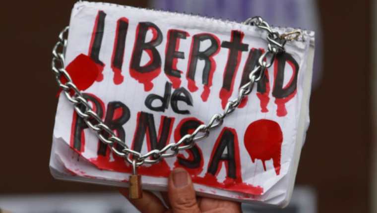 Sectores señalan serias amenazas contra la libertad de prensa en Guatemala. (Foto Prensa Libre: EFE)