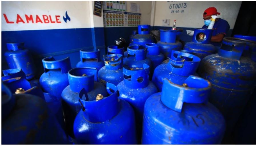 Ante el fin del subsidio al gas propano, podría esperarse un aumento en su precio en los próximos días. (Foto Prensa Libre: Carlos Hernández)