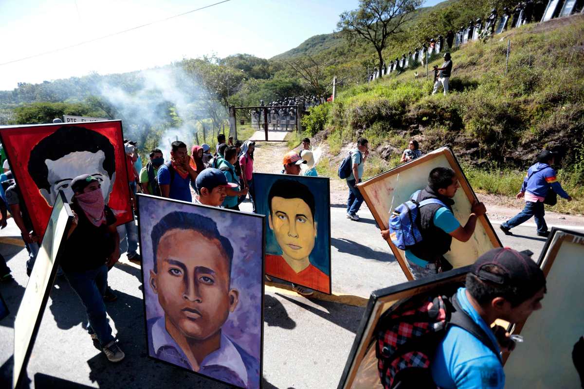 Militares mexicanos tienen responsabilidad en desaparición de 43 estudiantes de Ayotzinapa, dice informe