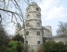 El oscuro castillo que los nazis quisieron convertir en el "centro del mundo"