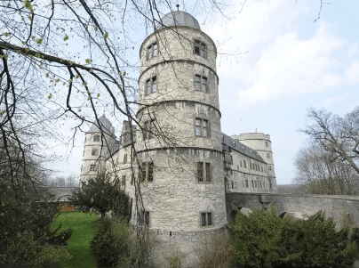 El oscuro castillo que los nazis quisieron convertir en el “centro del mundo”