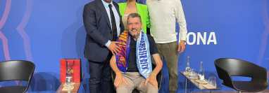 Joan Laporta y Pep Guardiola junto a Juna Carlos Unzue. (Foto Prensa Libre: Fundación Luzon)