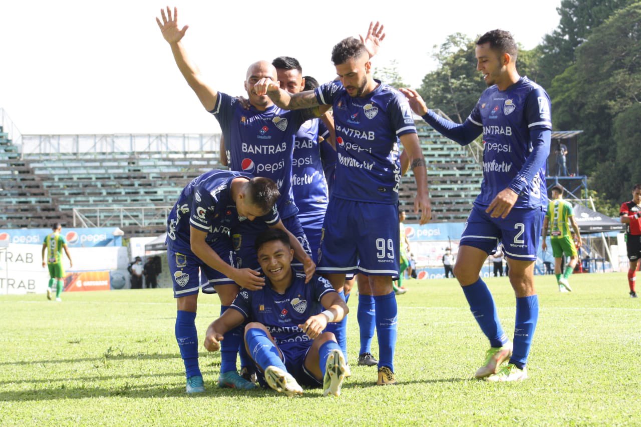 El equipo cobanero es líder solitario del torneo Apertura 2022. (Foto Prensa Libre: Cortesía)