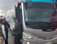 Decenas de migrantes guatemaltecos fueron descubiertos mientras intentaban llegar de manera irregular a EE. UU. (Foto Prensa Libre: INM) 