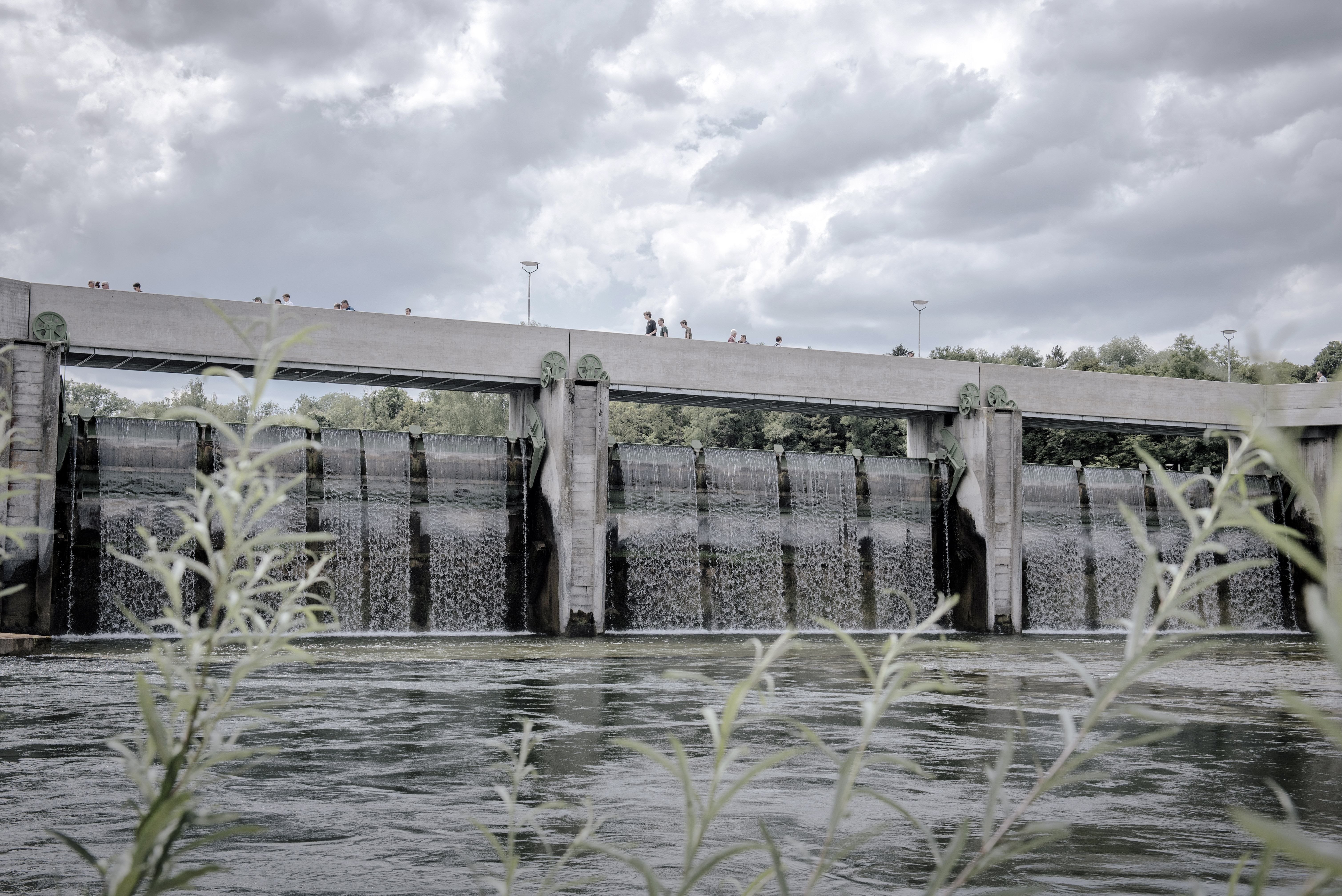 Una presa en Augsburgo, Alemania, que está conectada al sistema de gestión del agua de la ciudad, de 800 años de antigüedad y declarado patrimonio de la humanidad por la UNESCO, el miércoles 27 de agosto de 2022. (Foto Prensa Libre: Laetitia Vancon/The New York Times)