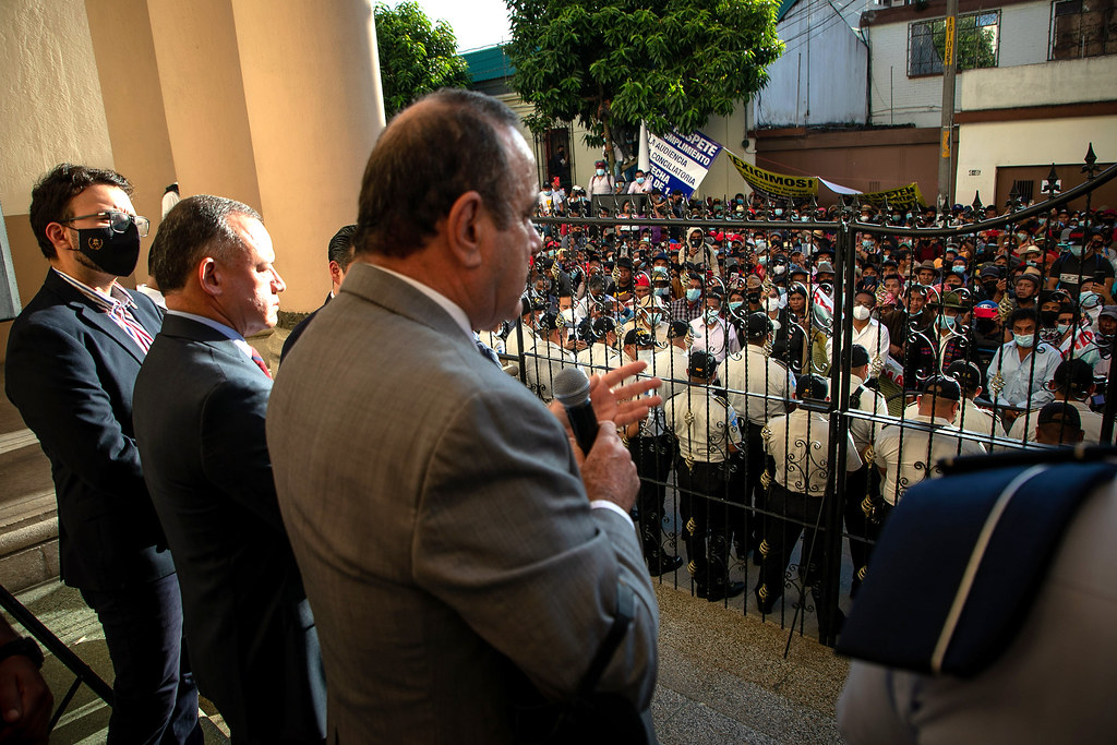 El presidente Alejandro Giammattei se dirigió a pobladores de Nahualá y Santa Catarina Ixtahuacán, Sololá. (Foto Prensa Libre: Presidencia)