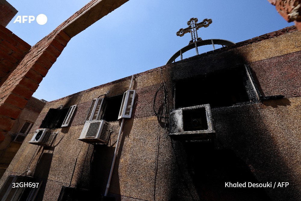 Tragedia en Egipto: las imágenes del incendio en una iglesia en El Cairo que dejó 41 muertos