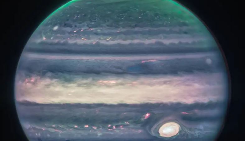 El telescopio James Webb ofreció de nuevo imágenes precisas de Júpiter. (Foto Prensa Libre: EFE)