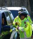 No es ilegal grabar a agentes de tránsito ya que los actos de la administración son públicos. (Foto Prensa Libre: Hemeroteca PL)