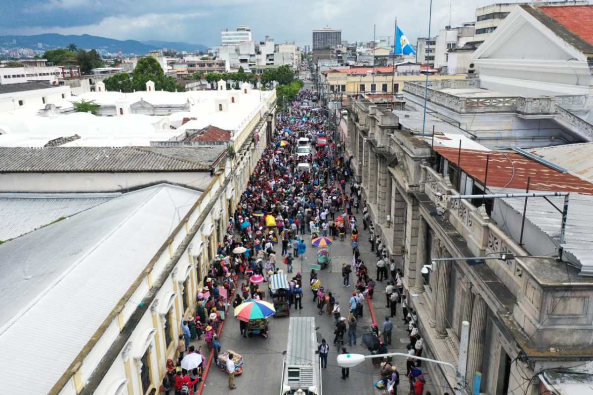 Manifestación contra la corrupción y alto costo de la vida: universitarios y grupos sociales llegan al Centro Histórico