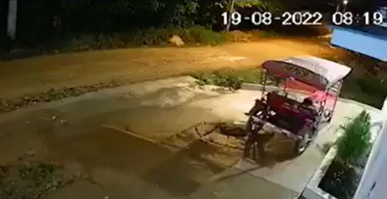 Extracto de un video de un mototaxi que maneja solo sin tener piloto