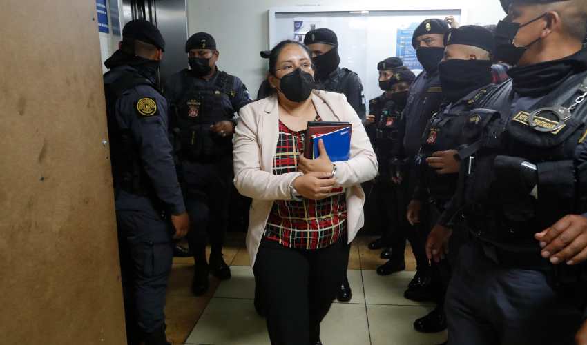 Samari Carolina Gómez Díaz, por supuestamente haber revelado información confidencial o reservada. (Foto Prensa Libre: Esbin García)
