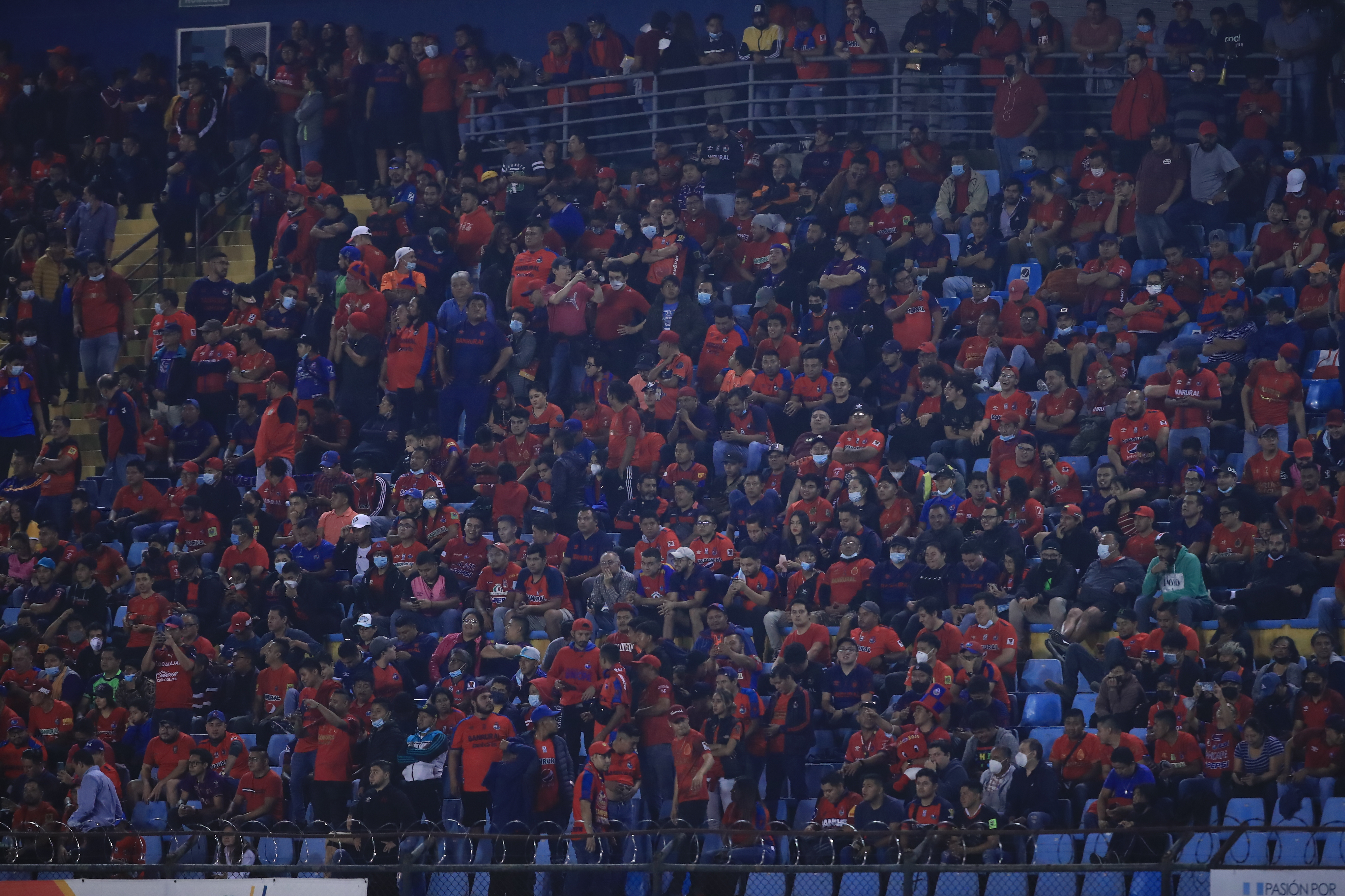 La afición roja no podrá ingresar a los próximos dos juegos que su equipo juegue de local en un torneo de la Concacaf. (Foto Prensa Libre: Carlos Hernández)