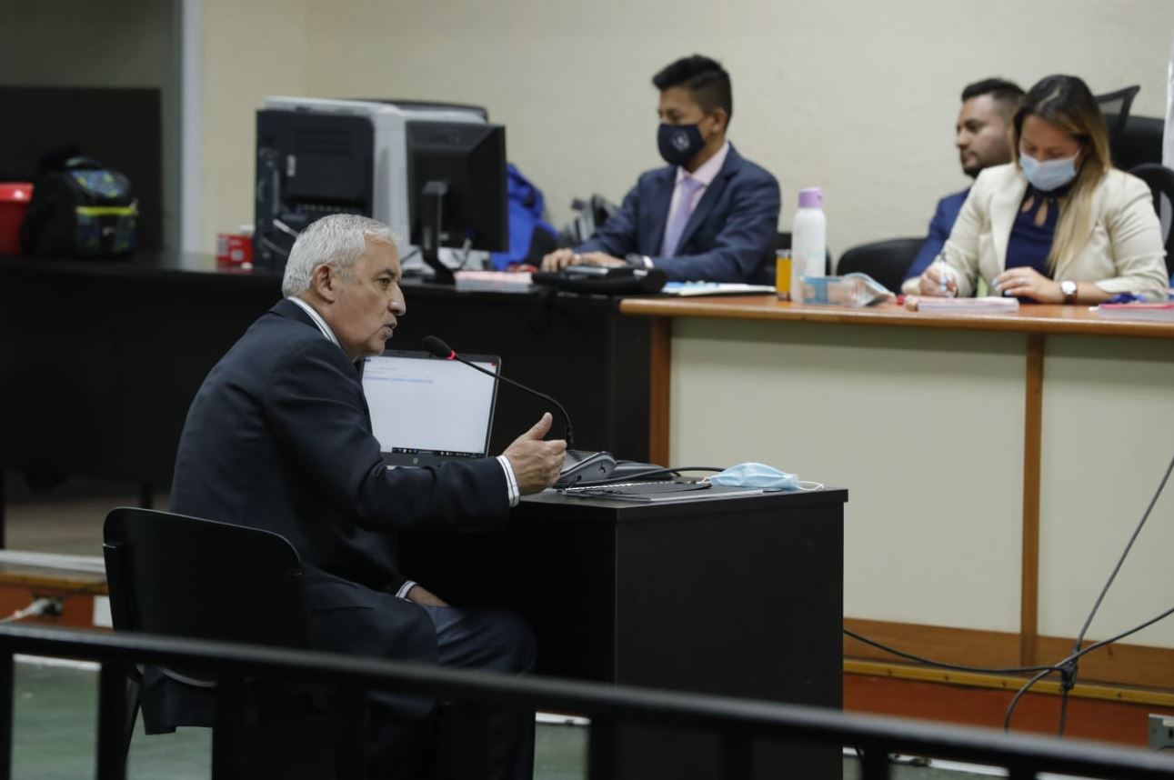 El expresidente Otto Pérez Molina declara ante el Tribunal de Mayor Riesgo B por el Caso La Línea. (Foto Prensa Libre: Esbin García)