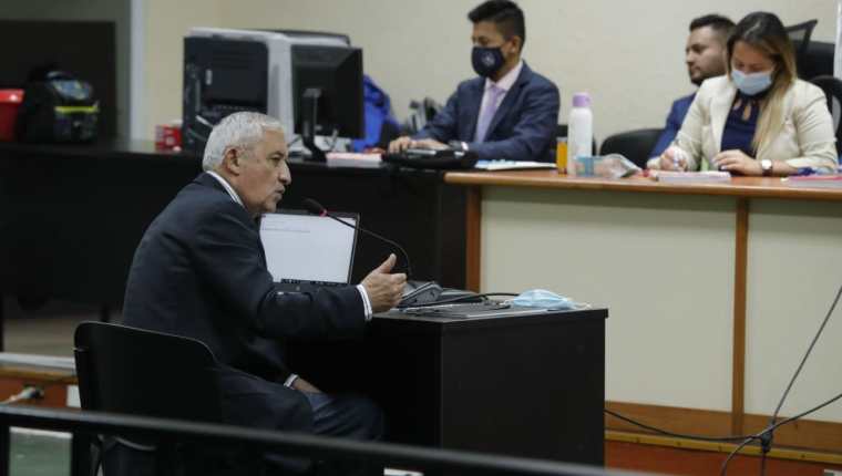 El expresidente Otto Pérez Molina declara ante el Tribunal de Mayor Riesgo B por el Caso La Línea. (Foto Prensa Libre: Esbin García)