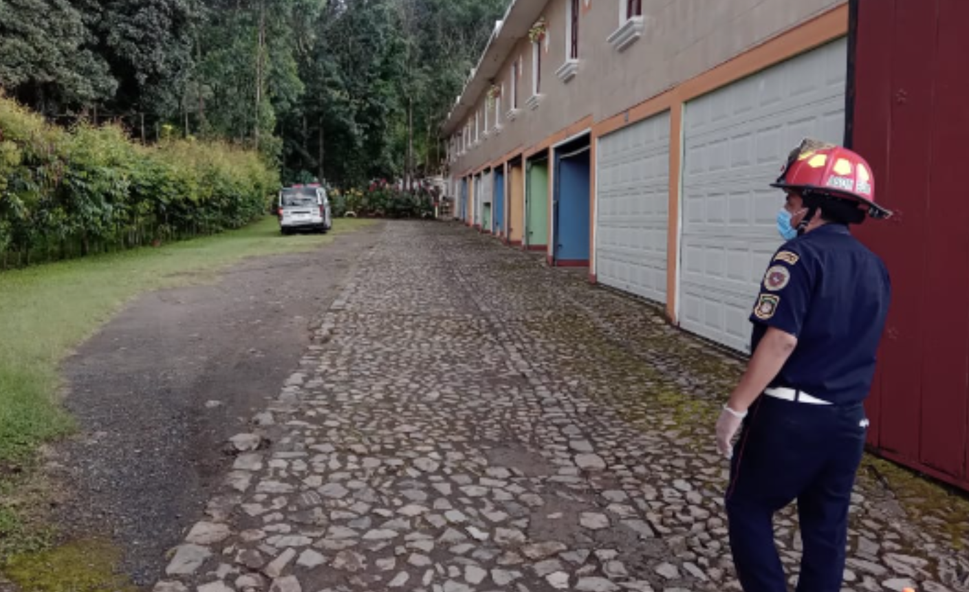 Pareja muerta en autohotel