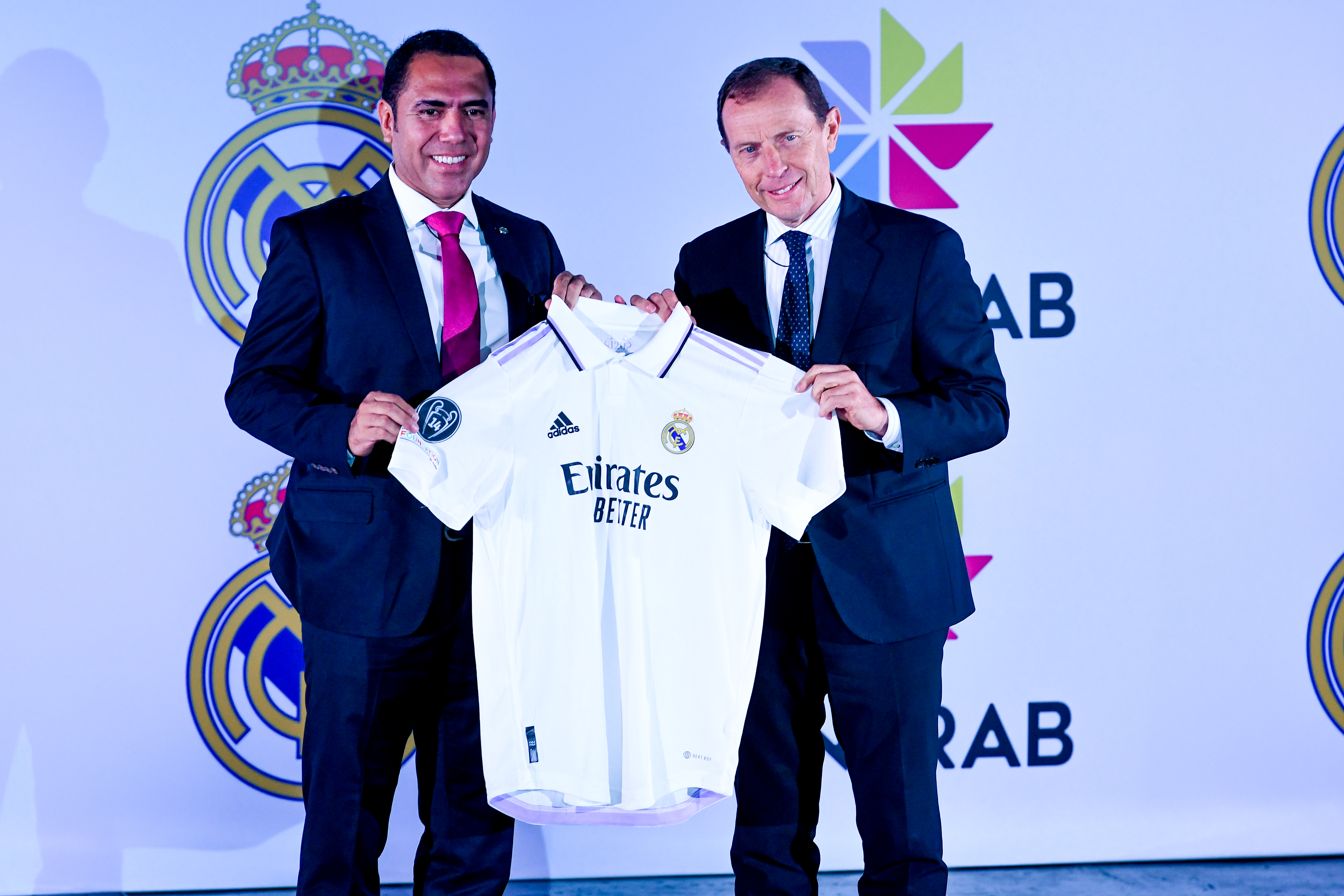 El exjugador español estuvo en el país en representación de la institución del Real Madrid para firmar el convenio. (Foto Prensa Libre: Sergio Muñoz)