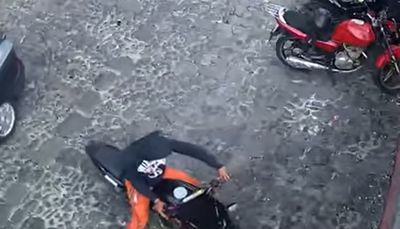 Video: Así fueron captados los movimientos de dos sujetos cuya intención era robar motocicletas en Antigua Guatemala