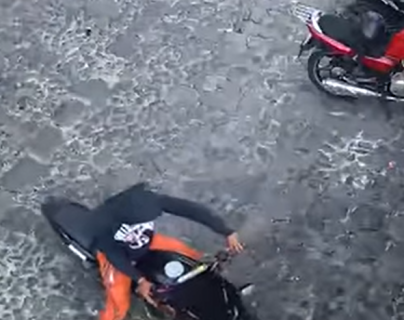 Video: Así fueron captados los movimientos de dos sujetos cuya intención era robar motocicletas en Antigua Guatemala