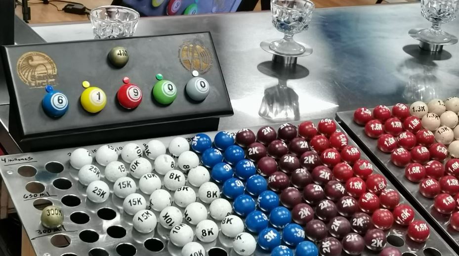 Este domingo se efectuó el sorteo extraordinario número 370 de Lotería Santa Lucía. (Foto Prensa Libre: Juan Diego González)