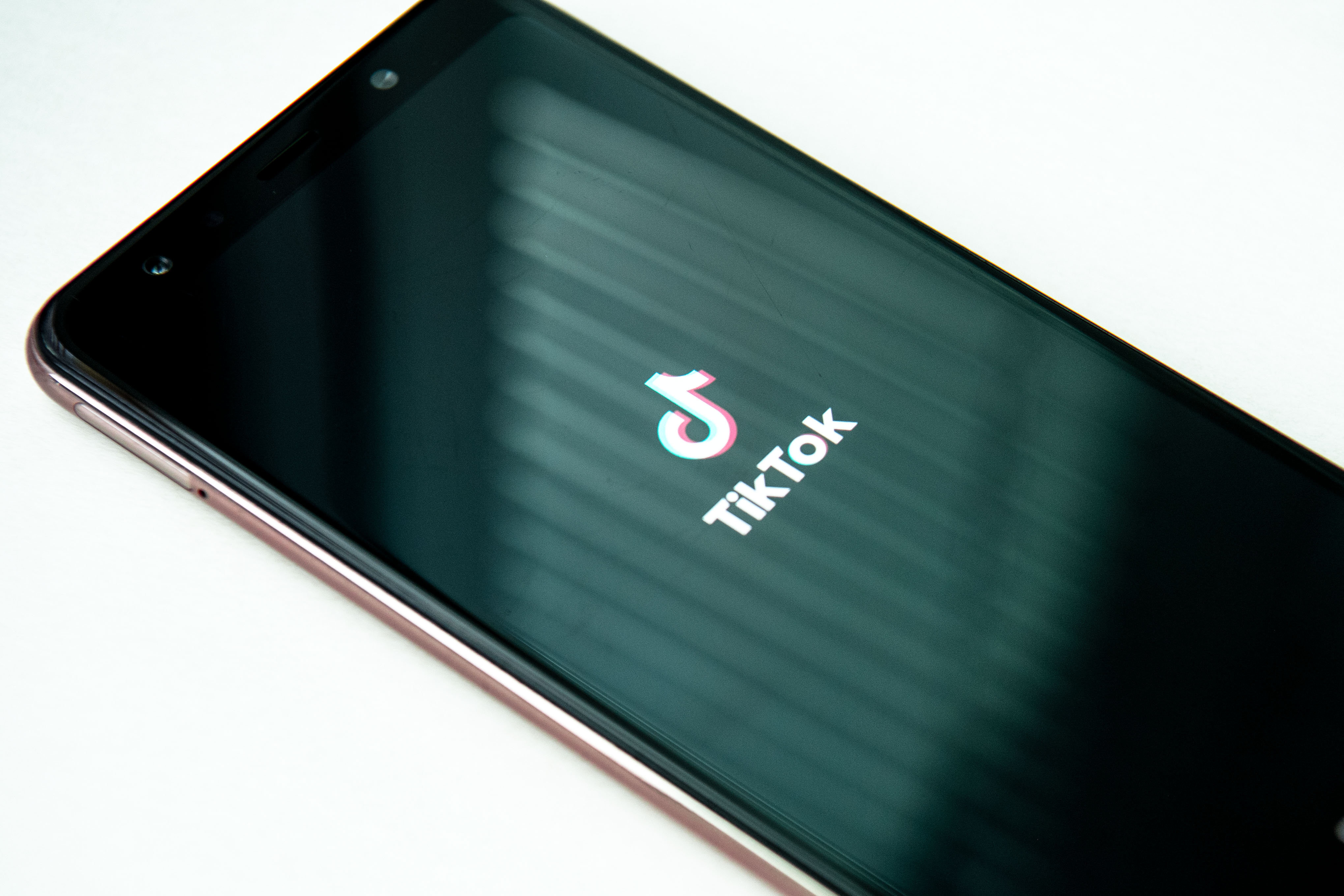 TikTok introduce filtro de contenidos y clasificación por edad a sus contenidos