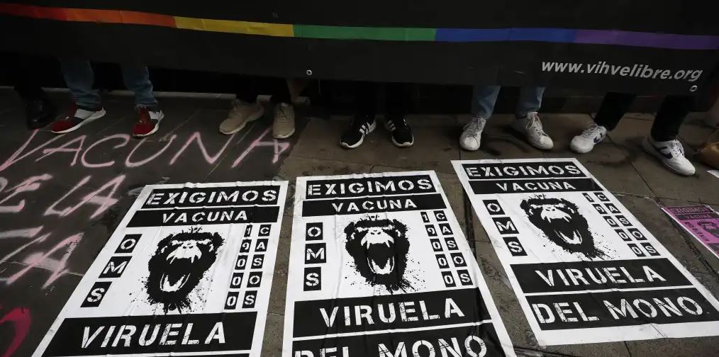 Protestas en México para exigir vacuna contra la viruela del mono. (Foto Prensa Libre: EFE)