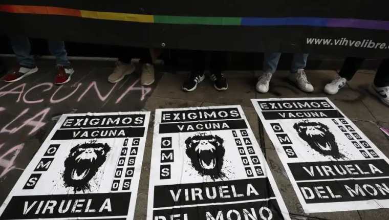 Protestas en México para exigir vacuna contra la viruela del mono. (Foto Prensa Libre: EFE)