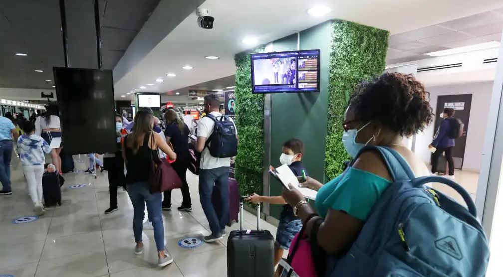 Las nuevas disposiciones para el aeropuerto La Aurora entraron en vigor este viernes, dijo Aeronáutica Civil. (Foto Prensa Libre: María Reneé Barrientos). 