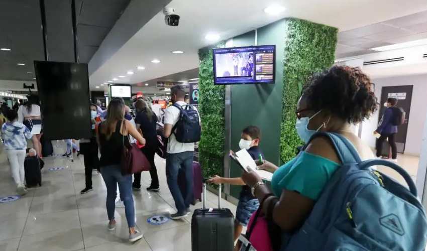 Las nuevas disposiciones para el aeropuerto La Aurora entraron en vigor este viernes, dijo Aeronáutica Civil. (Foto Prensa Libre: María Reneé Barrientos). 